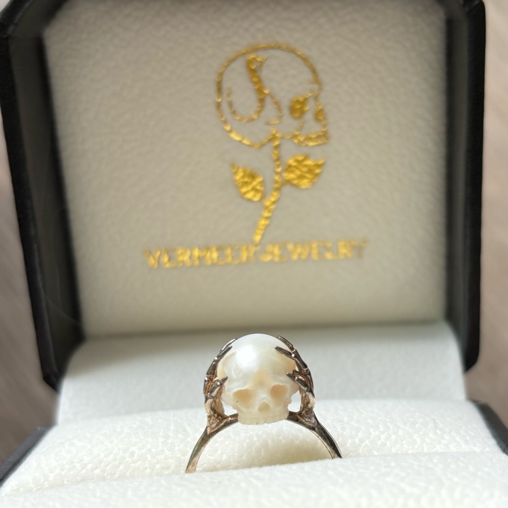 Pearl Skull Ring with box and bracelet